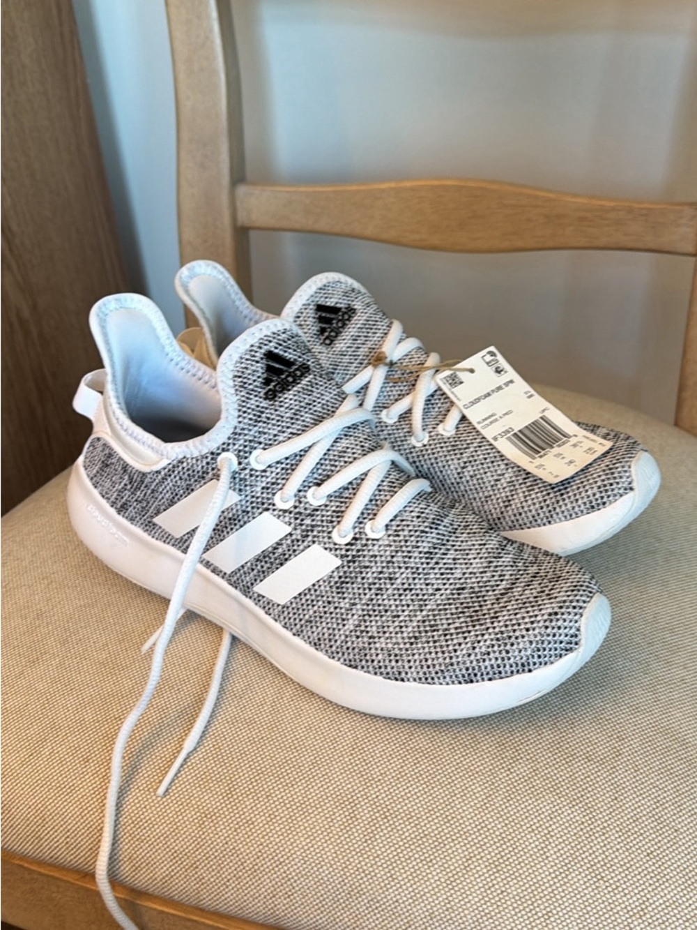Adidas cloudfoam size 7 gray/White Athletic Shoes